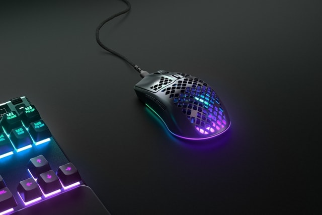 Aerox 3 jadi gaming mouse paling enteng karena beratnya cuma 66 gram saja bro!